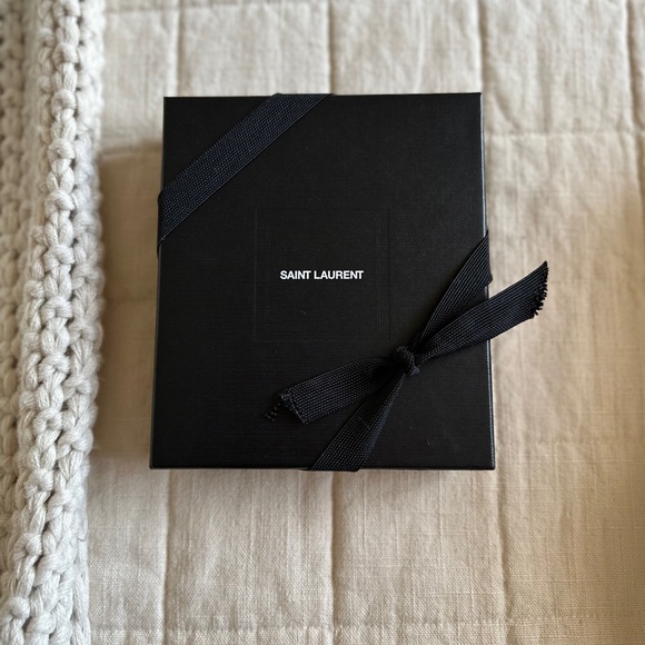 SAINT LAURENT PARIS FRAGMENTS ZIP CARD CASE IN GRAINED LEATHER 
BLACK - Picture 3 of 8